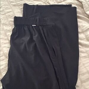 Vuori women’s Black slacks with stretch